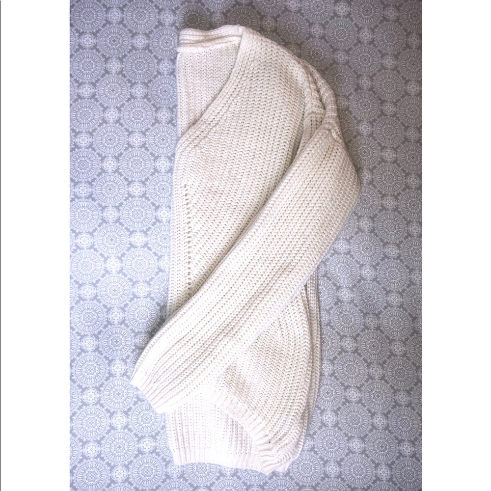 White Chunky Knit V-Neck Sweater - Size L